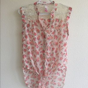 A collared tanked blouse